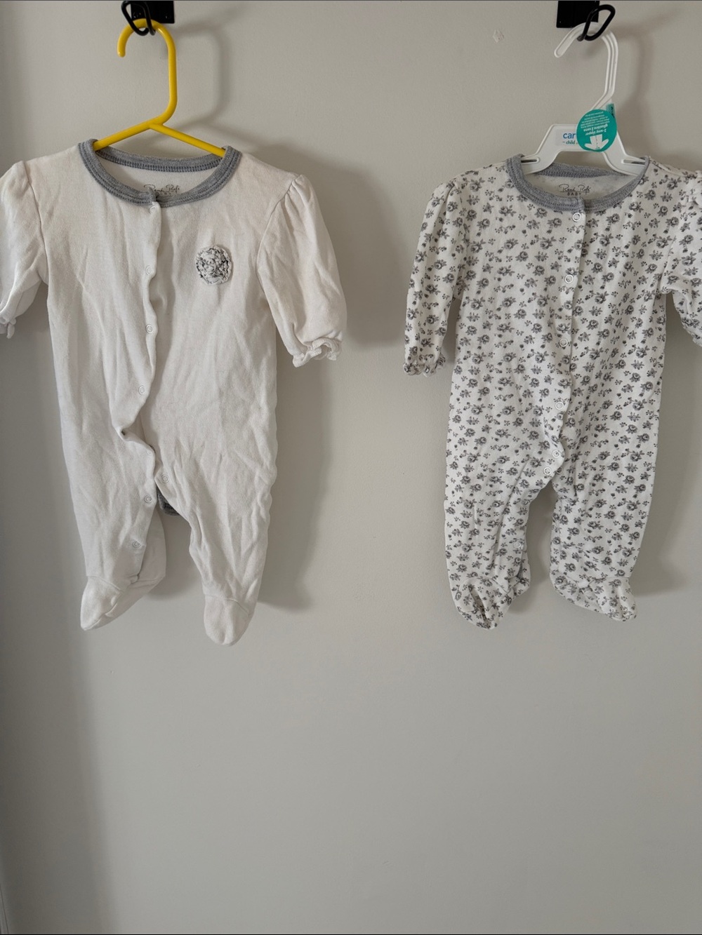 Rene Rofe White & Gray Floral Baby Footie 2-Pack